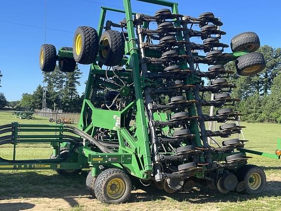 Image of John Deere 1890 equipment image 1