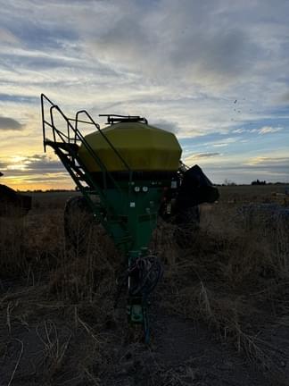 Image of John Deere 1910 Primary image