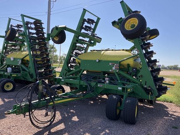 Image of John Deere 1990 Primary image