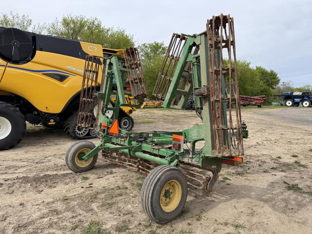 Image of John Deere 200 equipment image 3