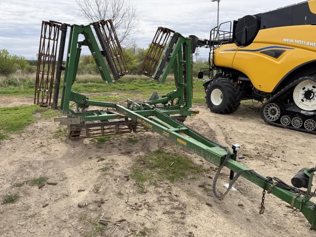 Image of John Deere 200 equipment image 2