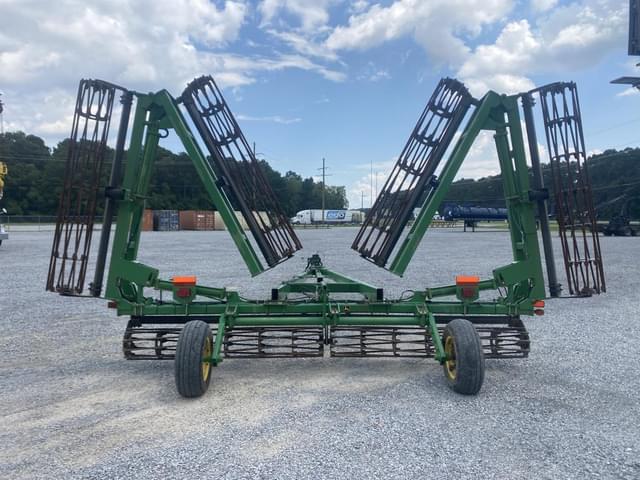 Image of John Deere 200 equipment image 3