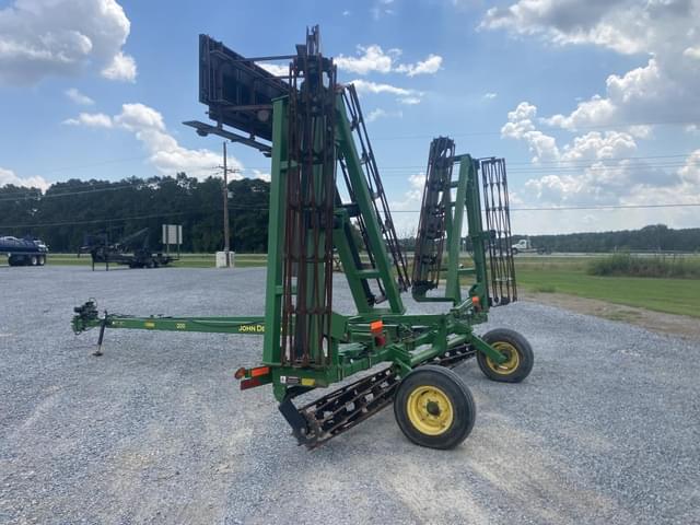 Image of John Deere 200 equipment image 2