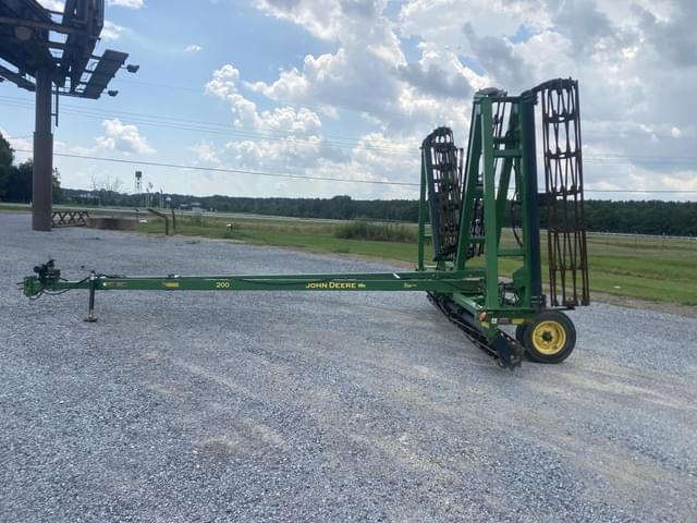 Image of John Deere 200 equipment image 1