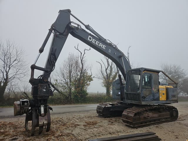 Image of John Deere 2000LC equipment image 1