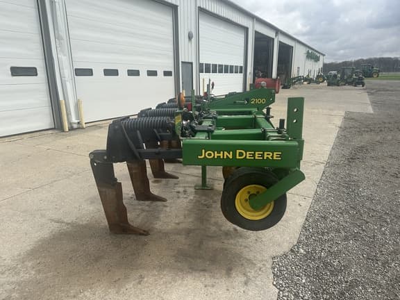 Image of John Deere 2100 equipment image 3