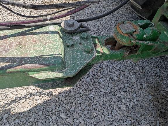 Image of John Deere 2210 equipment image 2