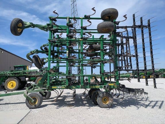 Image of John Deere 2210 equipment image 2