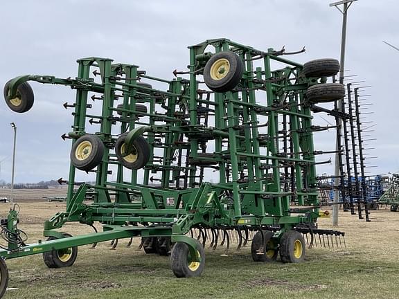 Image of John Deere 2210 equipment image 1