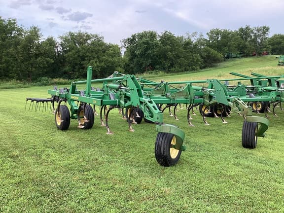 Image of John Deere 2210 equipment image 3