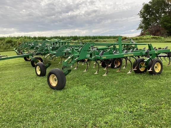 Image of John Deere 2210 equipment image 2