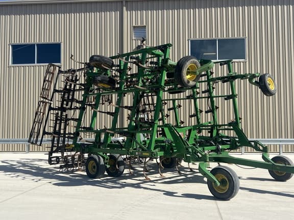 Image of John Deere 2210 equipment image 1