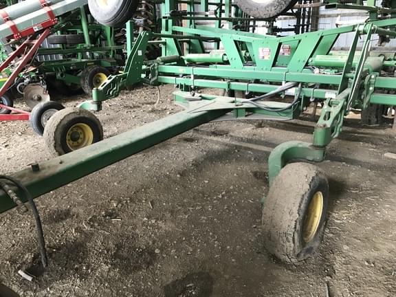 Image of John Deere 2210 equipment image 2