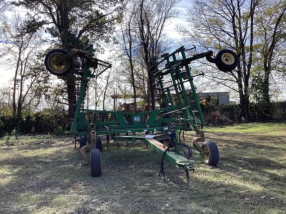 Image of John Deere 2210 equipment image 1