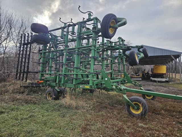 Image of John Deere 2210 equipment image 1