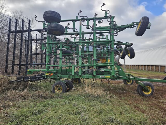 Image of John Deere 2210 equipment image 2