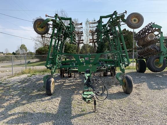 Image of John Deere 2210 equipment image 2