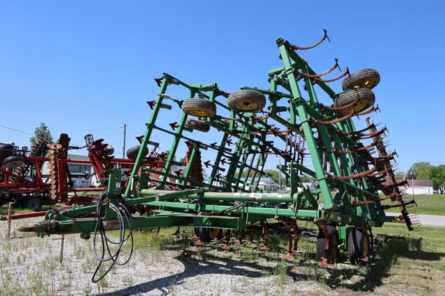 Image of John Deere 2210 equipment image 2