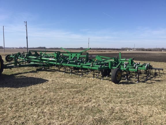 Image of John Deere 2210 equipment image 1