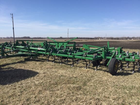 Image of John Deere 2210 equipment image 2