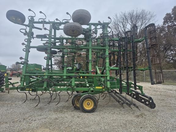 Image of John Deere 2210L equipment image 2