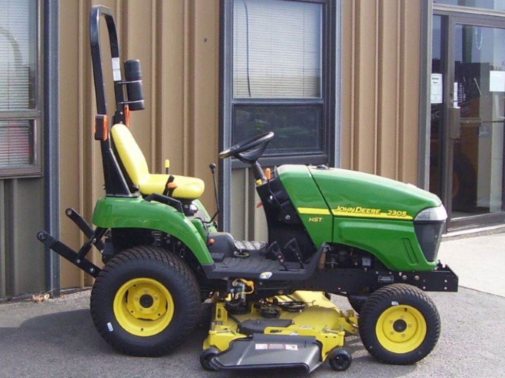 2010 John Deere 2305 Equipment Image0