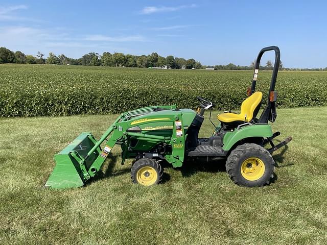 Image of John Deere 2305 equipment image 1