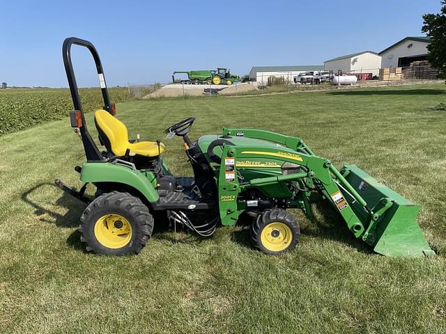 Image of John Deere 2305 equipment image 3