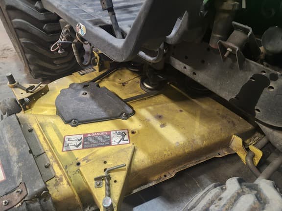 Image of John Deere 2305 equipment image 3