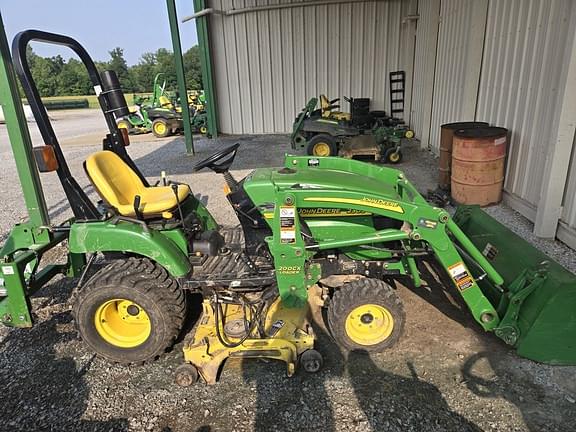 Image of John Deere 2305 equipment image 1