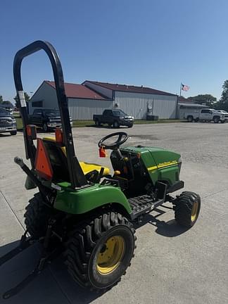 Image of John Deere 2305 equipment image 3