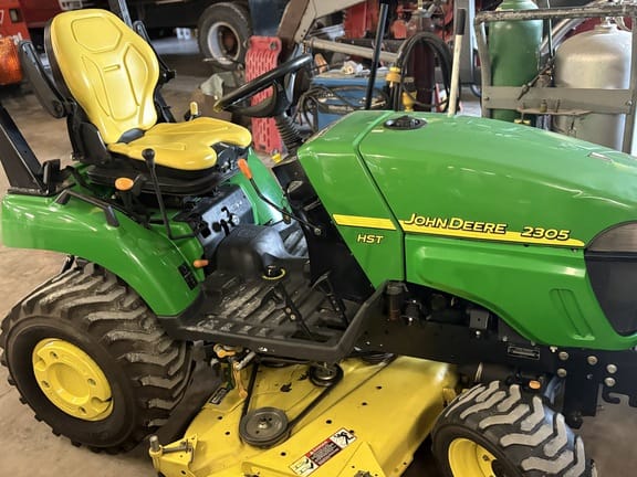 2010 John Deere 2305 Equipment Image0