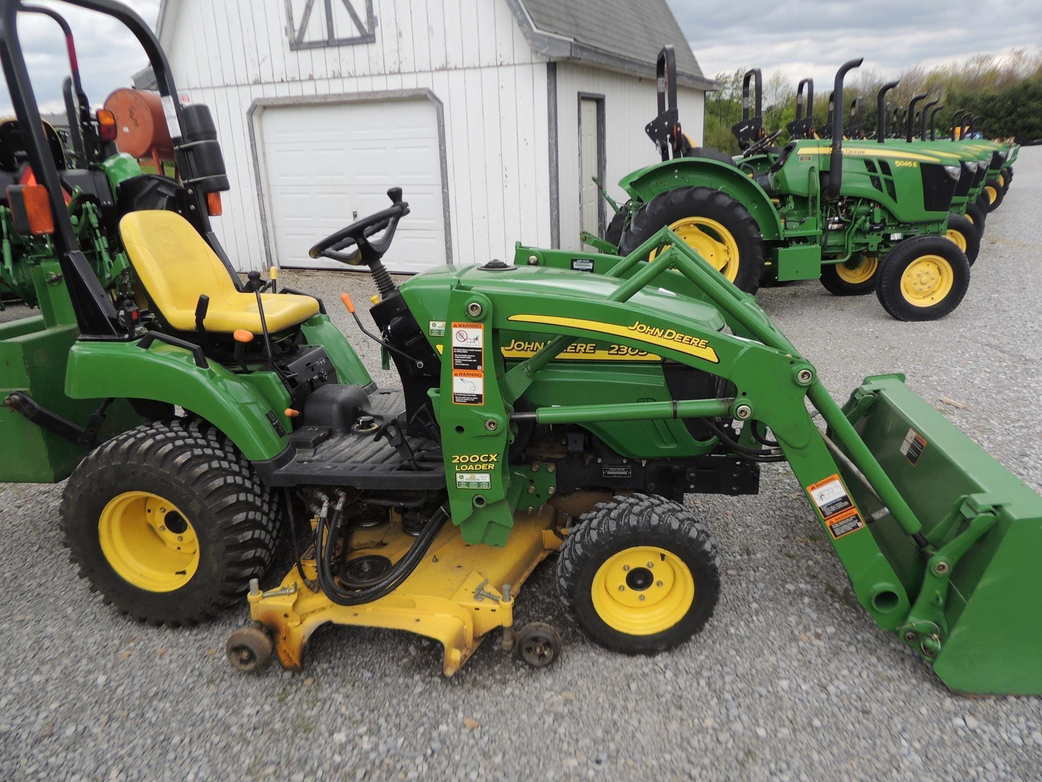 2010 John Deere 2305 Equipment Image0