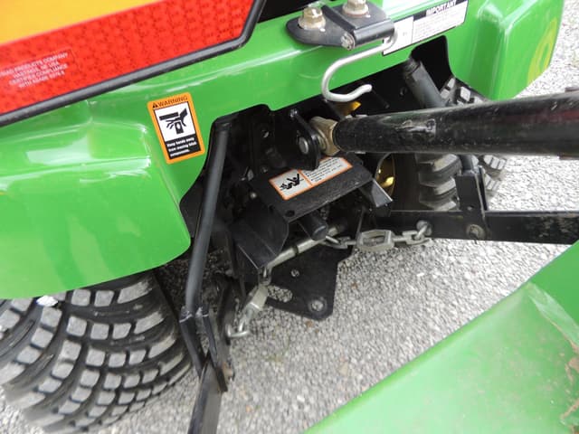 Image of John Deere 2305 equipment image 4