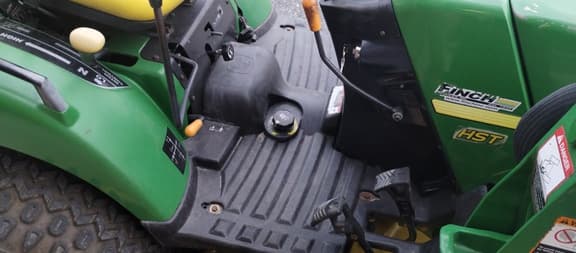 Image of John Deere 2305 equipment image 4