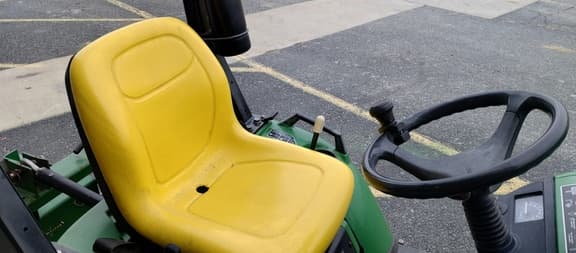 Image of John Deere 2305 equipment image 2