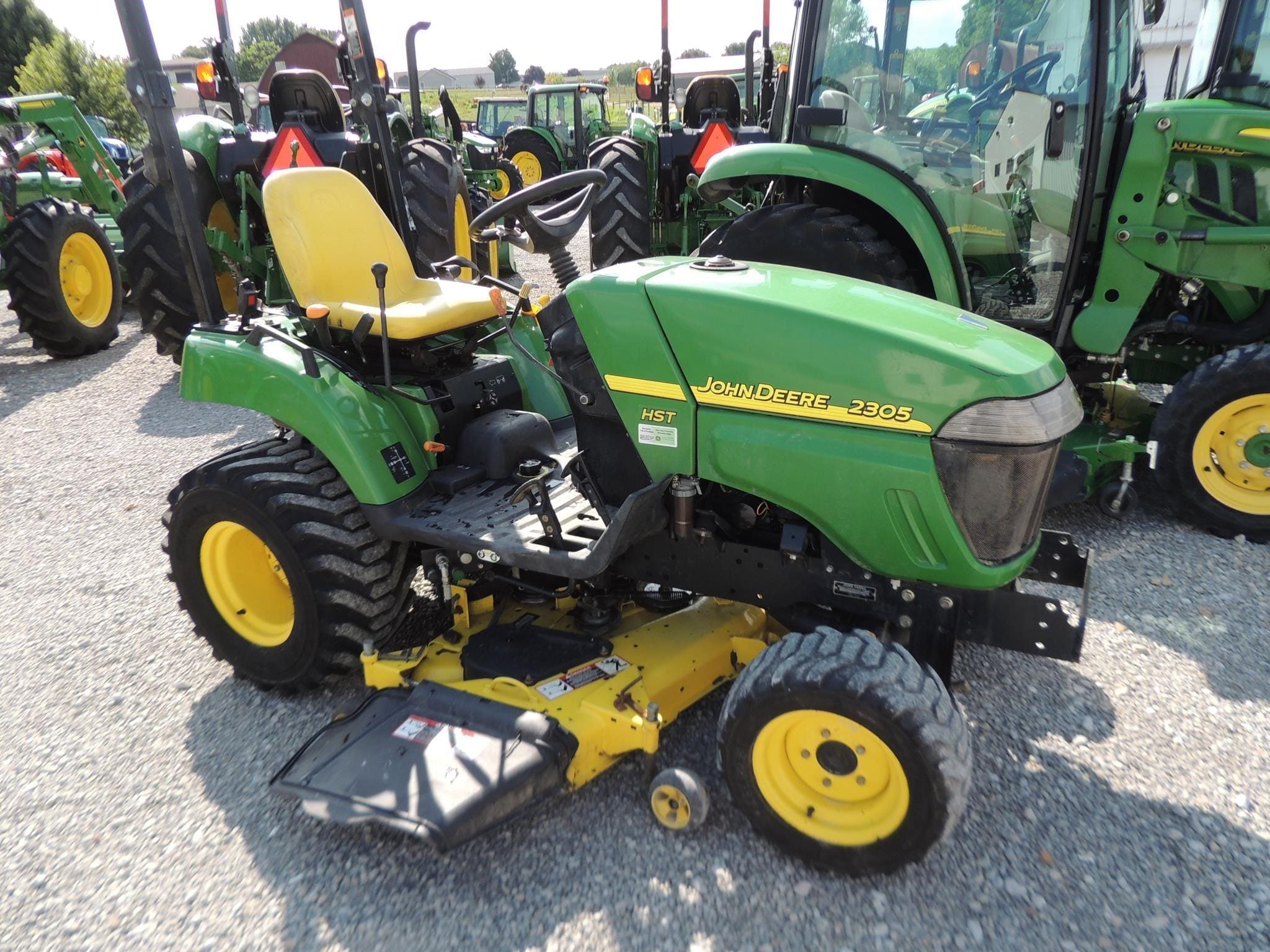 2010 John Deere 2305 Equipment Image0