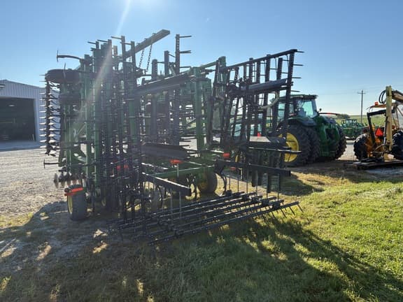 Image of John Deere 2310 equipment image 3