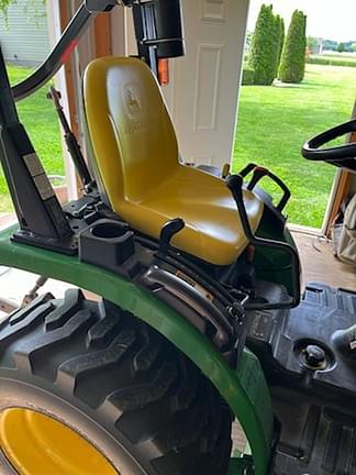 Image of John Deere 2320 equipment image 4