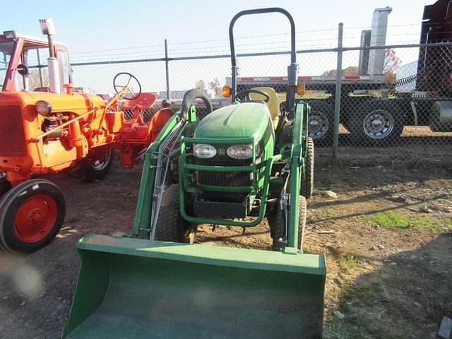 Image of John Deere 2320 equipment image 2