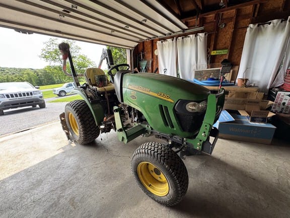 2010 John Deere 2320 Equipment Image0