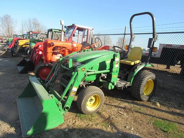 Image of John Deere 2320 equipment image 1