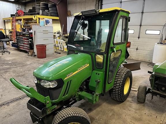 Image of John Deere 2320 equipment image 1