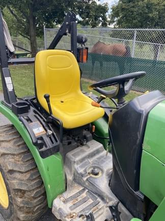 Image of John Deere 2320 equipment image 3