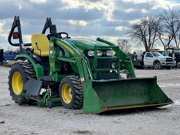 Image of John Deere 2320 equipment image 1