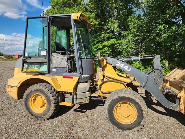 Image of John Deere 244J equipment image 2