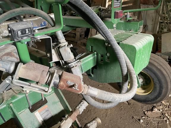 Image of John Deere 2510H equipment image 4