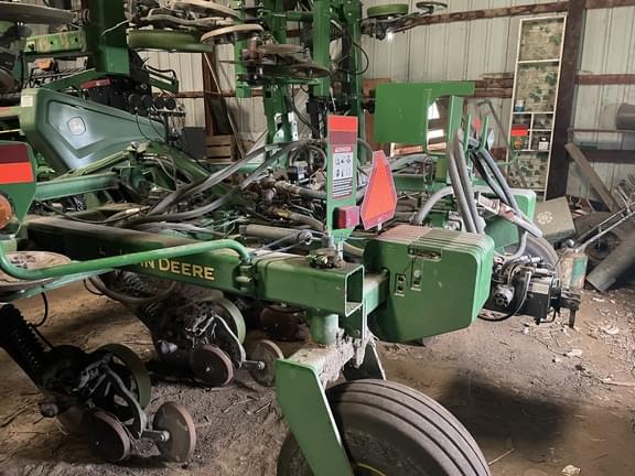 Image of John Deere 2510H equipment image 2