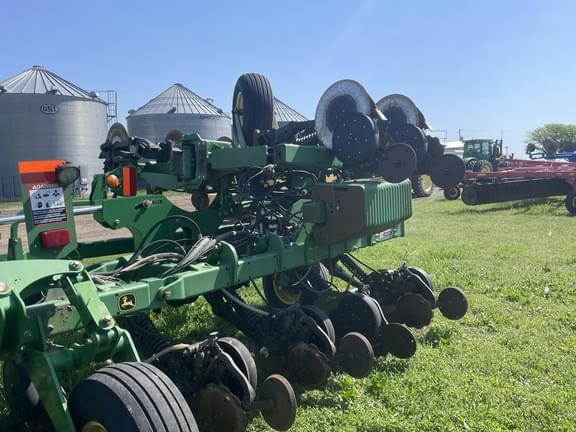 Image of John Deere 2510H equipment image 1