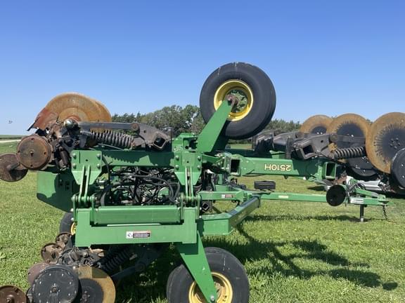 Image of John Deere 2510H equipment image 2